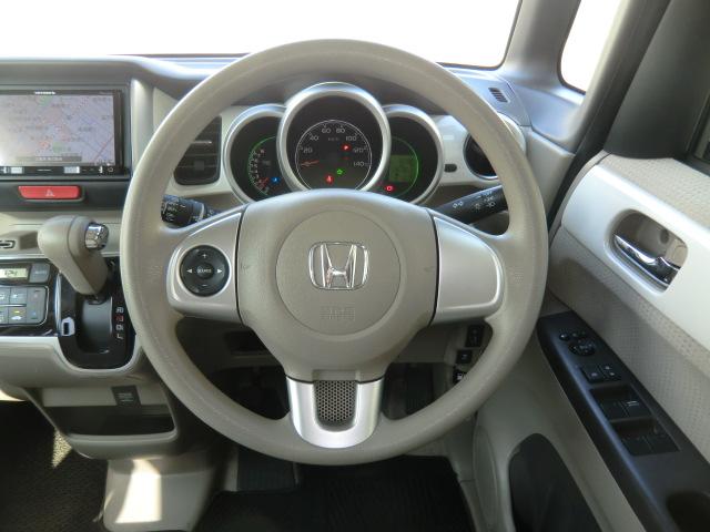 Ｎ－ＢＯＸ ２トーンカラースタイル　Ｇ・Ｌパッケージ　両側スライド片側電動ドア　ＡＶ一体型メモリーナビ　フルセグＴＶ　スマートキー　スペアキー　バックカメラ　ドラレコ　ＥＴＣ　格納型リアサンシェード　プッシュスタート　電動格納ミラースイッチ　アームレスト（10枚目）