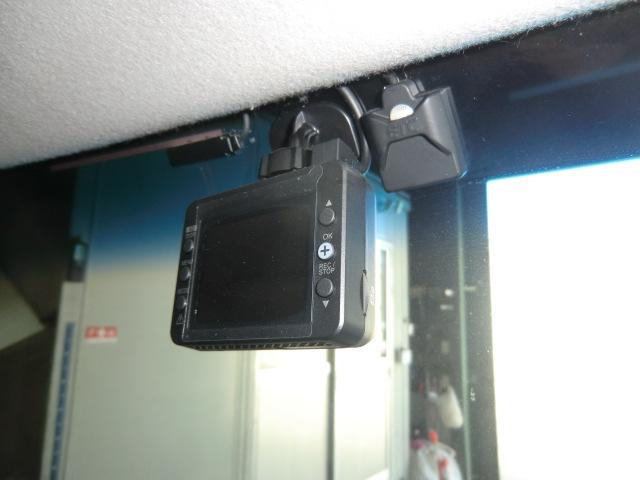 Ｎ－ＢＯＸ ２トーンカラースタイル　Ｇ・Ｌパッケージ　両側スライド片側電動ドア　ＡＶ一体型メモリーナビ　フルセグＴＶ　スマートキー　スペアキー　バックカメラ　ドラレコ　ＥＴＣ　格納型リアサンシェード　プッシュスタート　電動格納ミラースイッチ　アームレスト（17枚目）