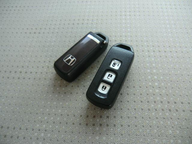 Ｎ－ＢＯＸ ２トーンカラースタイル　Ｇ・Ｌパッケージ　両側スライド片側電動ドア　ＡＶ一体型メモリーナビ　フルセグＴＶ　スマートキー　スペアキー　バックカメラ　ドラレコ　ＥＴＣ　格納型リアサンシェード　プッシュスタート　電動格納ミラースイッチ　アームレスト（21枚目）