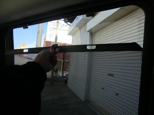 Ｎ－ＢＯＸ ２トーンカラースタイル　Ｇ・Ｌパッケージ　両側スライド片側電動ドア　ＡＶ一体型メモリーナビ　フルセグＴＶ　スマートキー　スペアキー　バックカメラ　ドラレコ　ＥＴＣ　格納型リアサンシェード　プッシュスタート　電動格納ミラースイッチ　アームレスト（35枚目）