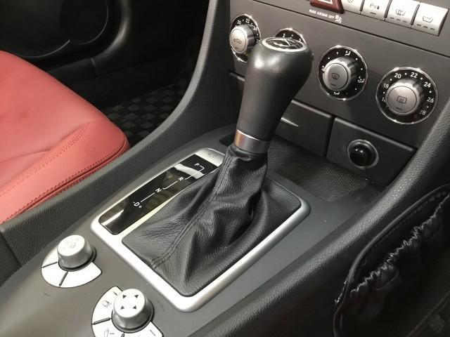 SLK350 ナビ・赤レザーシート・パワーシート・シートヒーター・エアースカーフ・ドライブレコーダー・HIDライト・フォグランプ・コーナーセンサー・ドアミラーウインカー・ETC(11枚目)
