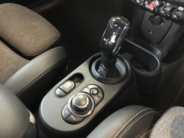 ＭＩＮＩ クーパーＤ　追突軽減車・ハーフレザー・ナビ・バックカメラ・コーナーセンサー・バックカメラ・コーナーセンサー・アダクティブクルーズコントロール・Ｂｌｕｔｅｏｏｔｈ・ＵＳＢ・ＬＥＤライト・ユニオンジャックテールランプ（23枚目）