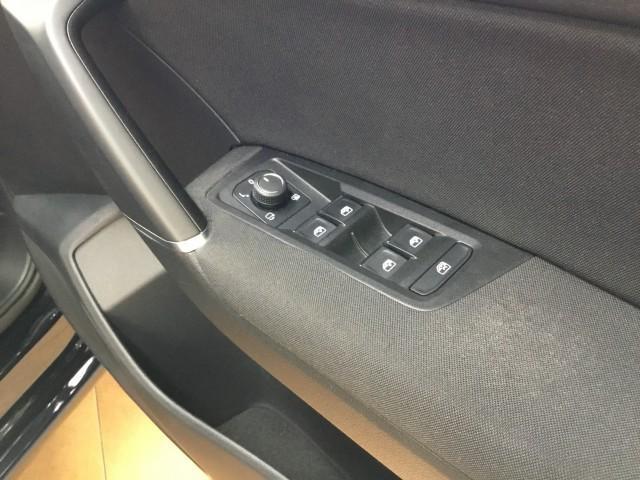 ゴルフトゥーラン ＴＤＩ　ハイライン　追突軽減車７人乗・ナビＴＶ・カープレーアンドロイド対応・後退時軽減ブレーキ・アダクティブクルーズコントロール・フロントアシスト・サイドアシスト・パークアシスト・シートヒーター（25枚目）