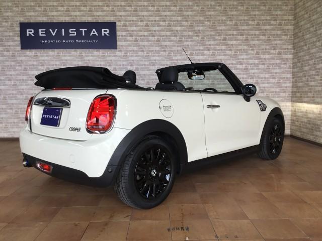 ＭＩＮＩ クーパー　コンバーチブル　インテリジェントセフティ・追突軽減車・黒革・ナビＢカメラ・コーナーセンサー・シートヒーター・アンビエントライト・ユニオンジャックテールランプ・ＬＥＤライト・デイライト（11枚目）