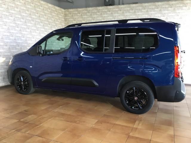 ドブロ マキシ ディーゼル車・7人乗・アクティブブレーキ追突軽減車・アダクティブクルーズコントロール・インテリジェントハイビーム・カープレイ対応・Bluetooth・USB・バックカメラ・コーナーセンサー(13枚目)