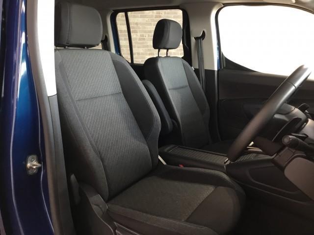 ドブロ マキシ ディーゼル車・7人乗・アクティブブレーキ追突軽減車・アダクティブクルーズコントロール・インテリジェントハイビーム・カープレイ対応・Bluetooth・USB・バックカメラ・コーナーセンサー(26枚目)