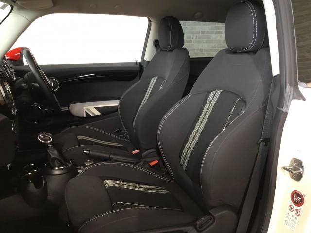 MINI クーパーSD クリーンディーゼル車・JCW18インチアルミホイル・ナビ・Bluetooth・USB・ユニオンジャックパーツアクセサリー・センター二本出しマフラー・LEDライ(29枚目)