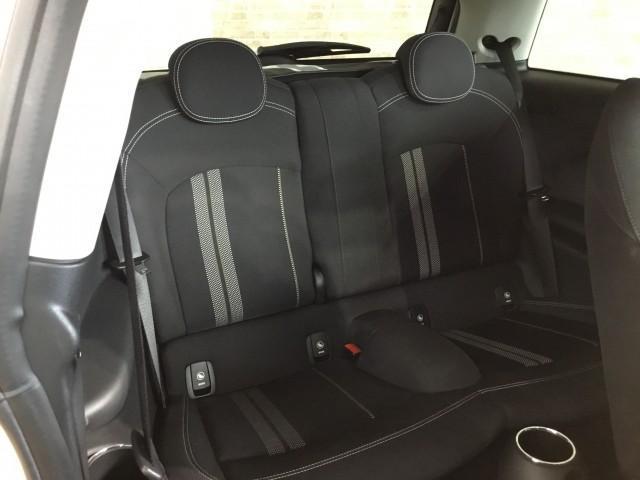 MINI クーパーSD クリーンディーゼル車・JCW18インチアルミホイル・ナビ・Bluetooth・USB・ユニオンジャックパーツアクセサリー・センター二本出しマフラー・LEDライ(30枚目)