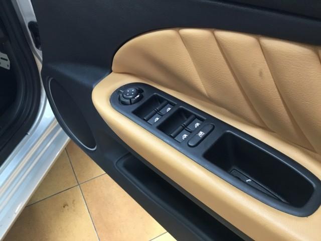 アルファ159スポーツワゴン 2.2 JTS セレスピードプログレッション ブラックレザーシートヒーター・ナビ・TV・DVD再生・CD・ETC・コーナーセンサー・HIDライト・フォグランプ・パドルシフト・3連メーター・プッシュスタート(25枚目)