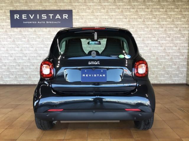 スマートフォーツークーペ ターボ　ガラスルーフ・黒革シートヒーター・クルーズコントロール・追突警告音機能・Ｂｌｕｔｅｏｏｔｈ・ＵＳＢ・デジタルインナーミラー・バックカメラ・コーナーセンサー・ステアングスイッチ・１５インチアルミホイル（4枚目）