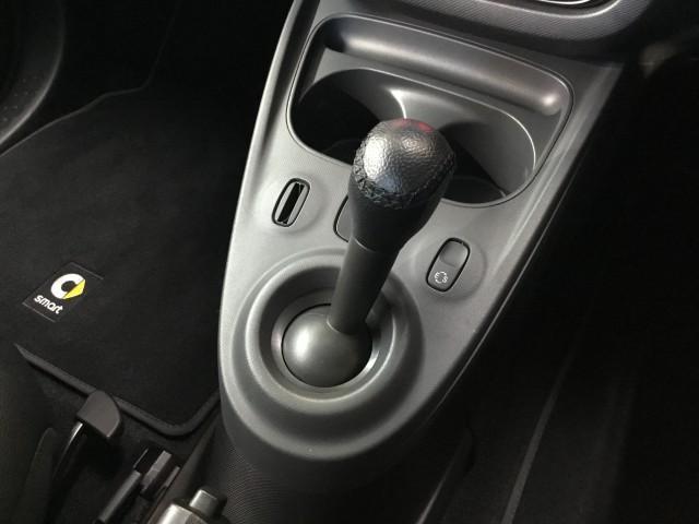 スマートフォーツークーペ ターボ　ガラスルーフ・黒革シートヒーター・クルーズコントロール・追突警告音機能・Ｂｌｕｔｅｏｏｔｈ・ＵＳＢ・デジタルインナーミラー・バックカメラ・コーナーセンサー・ステアングスイッチ・１５インチアルミホイル（12枚目）