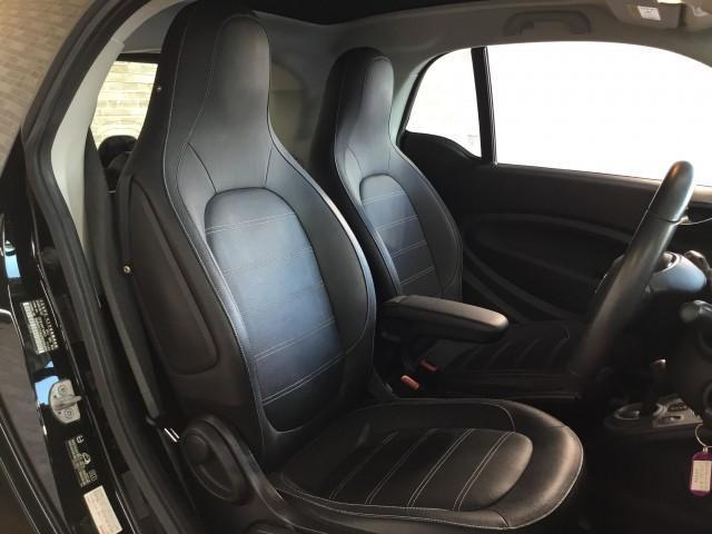 スマートフォーツークーペ ターボ　ガラスルーフ・黒革シートヒーター・クルーズコントロール・追突警告音機能・Ｂｌｕｔｅｏｏｔｈ・ＵＳＢ・デジタルインナーミラー・バックカメラ・コーナーセンサー・ステアングスイッチ・１５インチアルミホイル（18枚目）