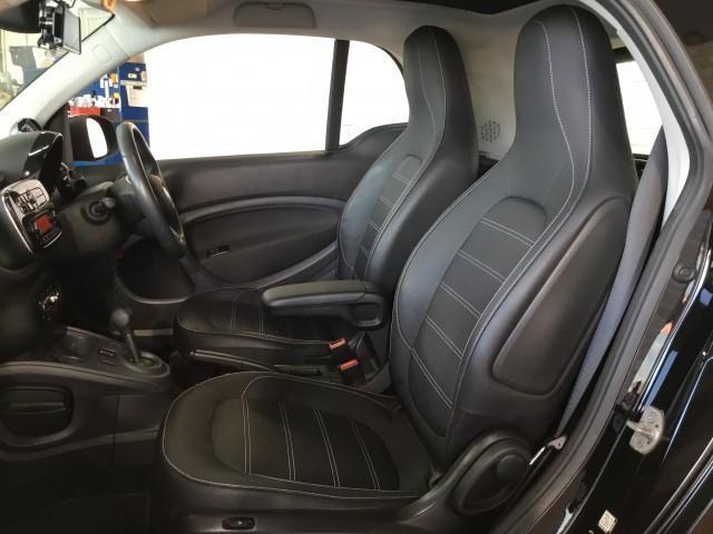 スマートフォーツークーペ ターボ　ガラスルーフ・黒革シートヒーター・クルーズコントロール・追突警告音機能・Ｂｌｕｔｅｏｏｔｈ・ＵＳＢ・デジタルインナーミラー・バックカメラ・コーナーセンサー・ステアングスイッチ・１５インチアルミホイル（19枚目）