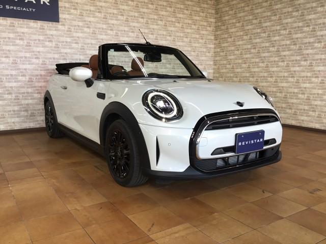 ＭＩＮＩ クーパー　コンバーチブル　メーカー保証・電動オープンＴＯＰ・茶革シートヒーター・カープレイ対応・ワイヤレス充電・Ｂｌｕｔｅｏｏｔｈ・ＵＳＢ・タイプＣ・追突軽減車・アダクティブクルーズコントロール・バックカメラ・コーナーセンサー（3枚目）