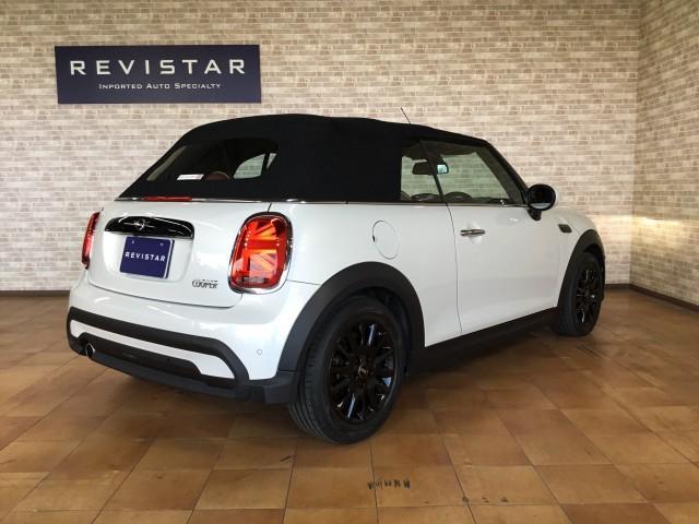 ＭＩＮＩ クーパー　コンバーチブル　メーカー保証・電動オープンＴＯＰ・茶革シートヒーター・カープレイ対応・ワイヤレス充電・Ｂｌｕｔｅｏｏｔｈ・ＵＳＢ・タイプＣ・追突軽減車・アダクティブクルーズコントロール・バックカメラ・コーナーセンサー（13枚目）