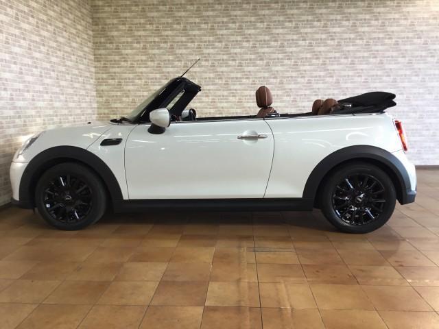 ＭＩＮＩ クーパー　コンバーチブル　メーカー保証・電動オープンＴＯＰ・茶革シートヒーター・カープレイ対応・ワイヤレス充電・Ｂｌｕｔｅｏｏｔｈ・ＵＳＢ・タイプＣ・追突軽減車・アダクティブクルーズコントロール・バックカメラ・コーナーセンサー（16枚目）