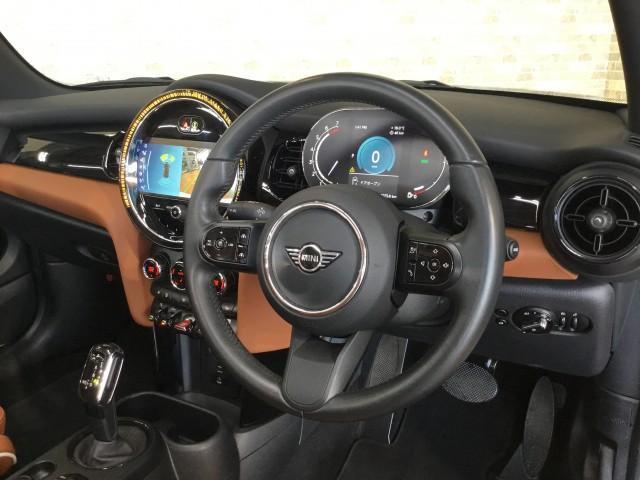 ＭＩＮＩ クーパー　コンバーチブル　メーカー保証・電動オープンＴＯＰ・茶革シートヒーター・カープレイ対応・ワイヤレス充電・Ｂｌｕｔｅｏｏｔｈ・ＵＳＢ・タイプＣ・追突軽減車・アダクティブクルーズコントロール・バックカメラ・コーナーセンサー（22枚目）