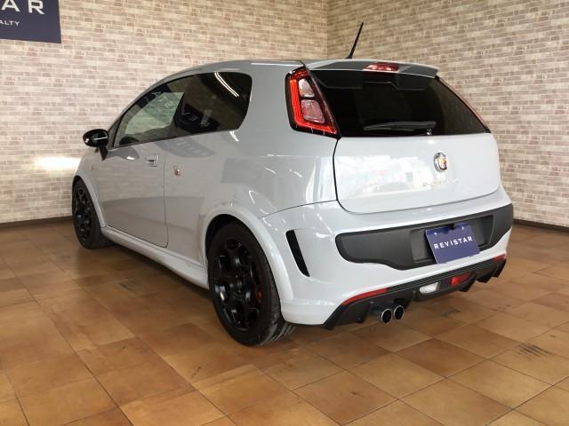 アバルトプント スーパースポーツ　特別仕様車・左ハンドル・６速ミッション・ブレンボキャリパー・スポーツモード・１７インチマッドブラックアルミホイル・ＬＥＤライト・ＬＥＤフォグランプ・純正オーディオ・ＣＤ・デジタルインナーミラー（11枚目）