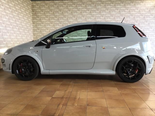 アバルトプント スーパースポーツ　特別仕様車・左ハンドル・６速ミッション・ブレンボキャリパー・スポーツモード・１７インチマッドブラックアルミホイル・ＬＥＤライト・ＬＥＤフォグランプ・純正オーディオ・ＣＤ・デジタルインナーミラー（13枚目）