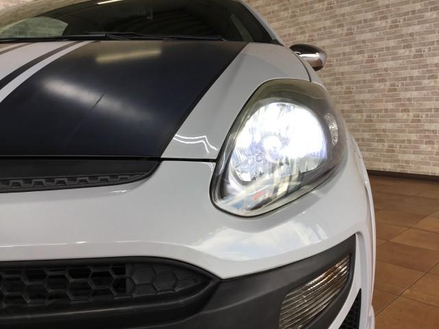 アバルトプント スーパースポーツ　特別仕様車・左ハンドル・６速ミッション・ブレンボキャリパー・スポーツモード・１７インチマッドブラックアルミホイル・ＬＥＤライト・ＬＥＤフォグランプ・純正オーディオ・ＣＤ・デジタルインナーミラー（14枚目）