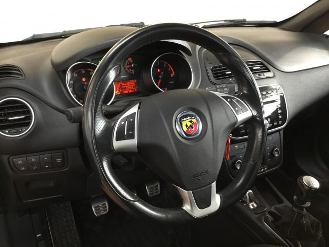 アバルトプント スーパースポーツ　特別仕様車・左ハンドル・６速ミッション・ブレンボキャリパー・スポーツモード・１７インチマッドブラックアルミホイル・ＬＥＤライト・ＬＥＤフォグランプ・純正オーディオ・ＣＤ・デジタルインナーミラー（20枚目）