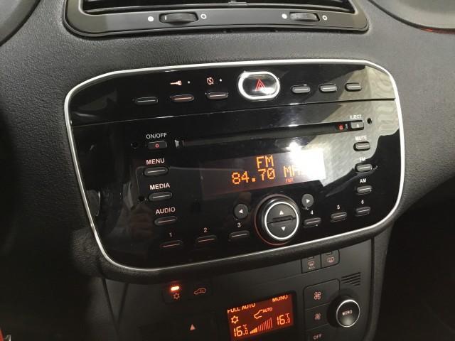 アバルトプント スーパースポーツ　特別仕様車・左ハンドル・６速ミッション・ブレンボキャリパー・スポーツモード・１７インチマッドブラックアルミホイル・ＬＥＤライト・ＬＥＤフォグランプ・純正オーディオ・ＣＤ・デジタルインナーミラー（22枚目）