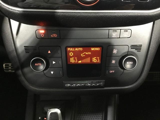 アバルトプント スーパースポーツ　特別仕様車・左ハンドル・６速ミッション・ブレンボキャリパー・スポーツモード・１７インチマッドブラックアルミホイル・ＬＥＤライト・ＬＥＤフォグランプ・純正オーディオ・ＣＤ・デジタルインナーミラー（23枚目）