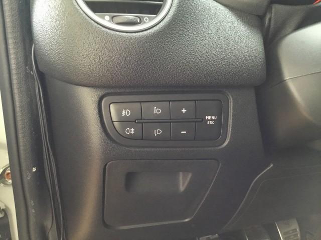 アバルトプント スーパースポーツ　特別仕様車・左ハンドル・６速ミッション・ブレンボキャリパー・スポーツモード・１７インチマッドブラックアルミホイル・ＬＥＤライト・ＬＥＤフォグランプ・純正オーディオ・ＣＤ・デジタルインナーミラー（25枚目）