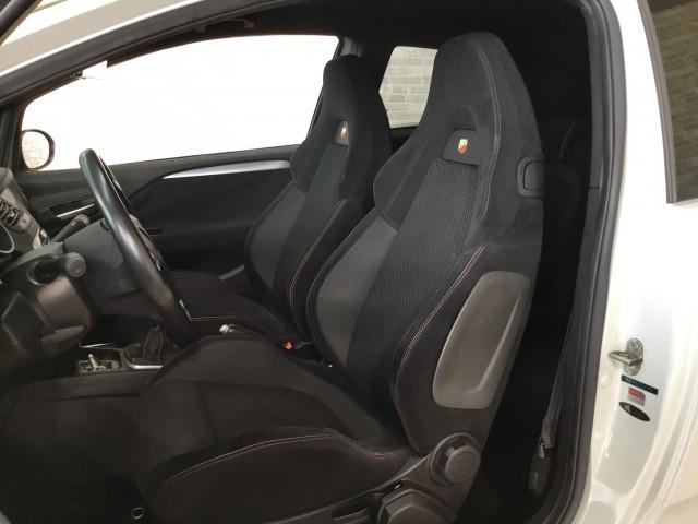 アバルトプント スーパースポーツ　特別仕様車・左ハンドル・６速ミッション・ブレンボキャリパー・スポーツモード・１７インチマッドブラックアルミホイル・ＬＥＤライト・ＬＥＤフォグランプ・純正オーディオ・ＣＤ・デジタルインナーミラー（28枚目）