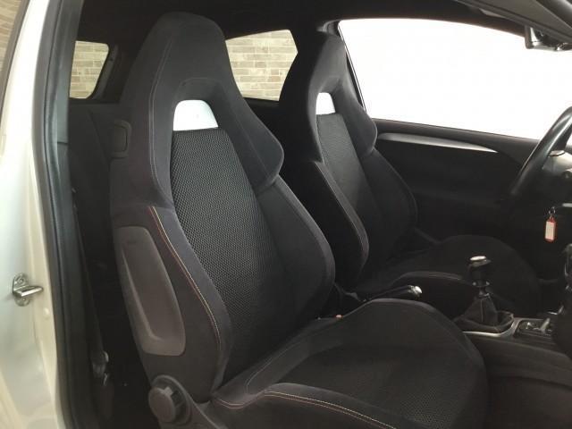 アバルトプント スーパースポーツ　特別仕様車・左ハンドル・６速ミッション・ブレンボキャリパー・スポーツモード・１７インチマッドブラックアルミホイル・ＬＥＤライト・ＬＥＤフォグランプ・純正オーディオ・ＣＤ・デジタルインナーミラー（29枚目）