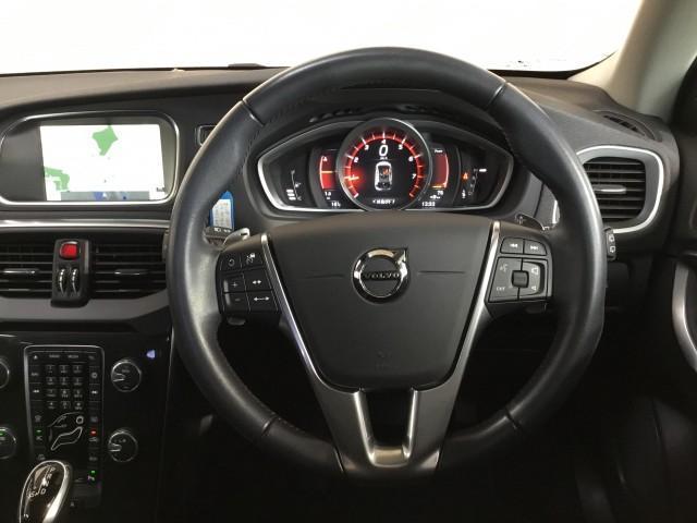 Ｖ４０ Ｔ３　モメンタム　ワンオーナー車・シティーセーティ・追突軽減車・アダクティブクルーズコントロール・ブライドスポット・ナビＴＶ・バックカメラ・コーナーセンサー・ＬＥＤライト・アクティブハイビーム・Ｂｌｕｔｅｏｏｔｈ（19枚目）