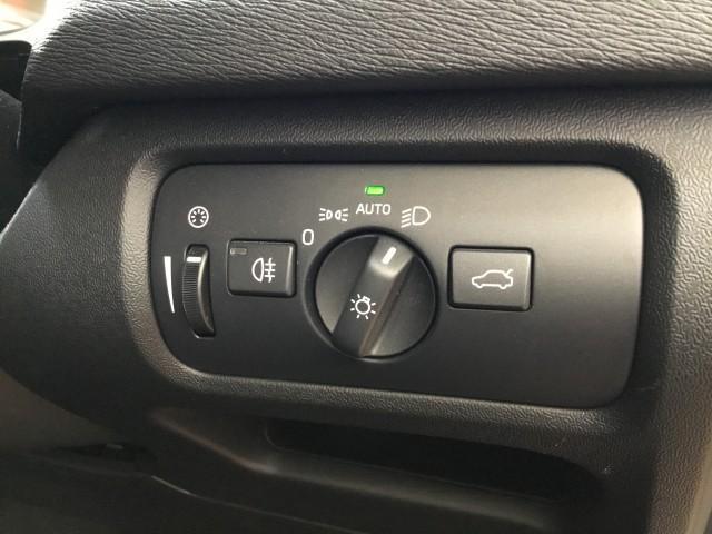 Ｖ４０ Ｔ３　モメンタム　ワンオーナー車・シティーセーティ・追突軽減車・アダクティブクルーズコントロール・ブライドスポット・ナビＴＶ・バックカメラ・コーナーセンサー・ＬＥＤライト・アクティブハイビーム・Ｂｌｕｔｅｏｏｔｈ（24枚目）