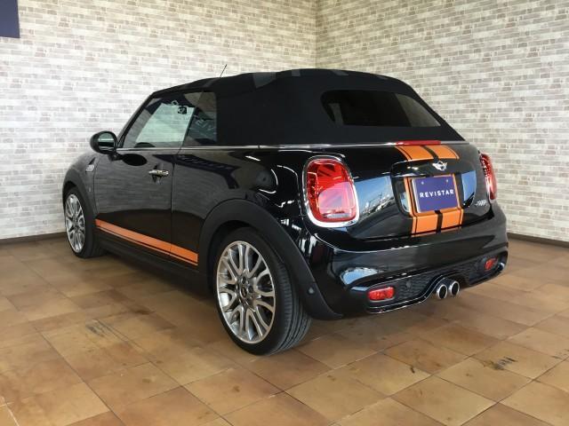 ＭＩＮＩ クーパーＳ　コンバーチブル　ユアーズＰＫＧ・ユアーズ専用ブラウンレーザーシートヒーター付き・ユアーズステアリング・ユアーズ１８インチアルミホイル・ナビ・バックカメラ・コーナーセンサー・ユニオンジャックテール・ＬＥＤライト（12枚目）