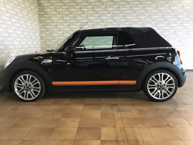 ＭＩＮＩ クーパーＳ　コンバーチブル　ユアーズＰＫＧ・ユアーズ専用ブラウンレーザーシートヒーター付き・ユアーズステアリング・ユアーズ１８インチアルミホイル・ナビ・バックカメラ・コーナーセンサー・ユニオンジャックテール・ＬＥＤライト（15枚目）