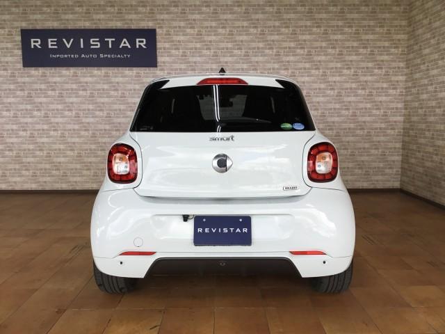 スマートフォーフォー ＢＲＡＢＵＳ　スポーツ　パノラミックルーフ・黒革シートヒーター付き・９インチモニターナビＴＶ・Ｂｌｕｔｅｏｏｔｈ・ＵＳＢ・ＤＶＤ・ＣＤ・ブルーレイ再生・バックカメラ・コーナーセンサー・クルーズコントロール・アームレスト（4枚目）