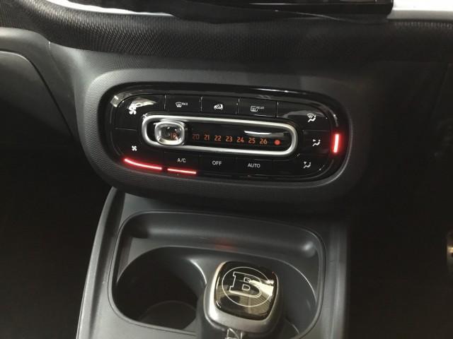 スマートフォーフォー ＢＲＡＢＵＳ　スポーツ　パノラミックルーフ・黒革シートヒーター付き・９インチモニターナビＴＶ・Ｂｌｕｔｅｏｏｔｈ・ＵＳＢ・ＤＶＤ・ＣＤ・ブルーレイ再生・バックカメラ・コーナーセンサー・クルーズコントロール・アームレスト（21枚目）