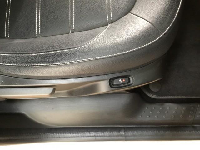 スマートフォーフォー ＢＲＡＢＵＳ　スポーツ　パノラミックルーフ・黒革シートヒーター付き・９インチモニターナビＴＶ・Ｂｌｕｔｅｏｏｔｈ・ＵＳＢ・ＤＶＤ・ＣＤ・ブルーレイ再生・バックカメラ・コーナーセンサー・クルーズコントロール・アームレスト（26枚目）