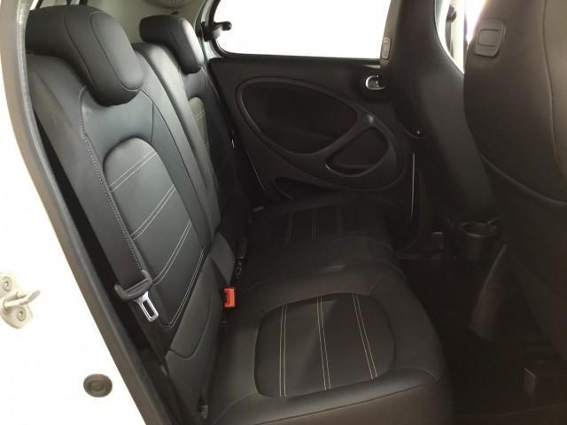 スマートフォーフォー ＢＲＡＢＵＳ　スポーツ　パノラミックルーフ・黒革シートヒーター付き・９インチモニターナビＴＶ・Ｂｌｕｔｅｏｏｔｈ・ＵＳＢ・ＤＶＤ・ＣＤ・ブルーレイ再生・バックカメラ・コーナーセンサー・クルーズコントロール・アームレスト（29枚目）