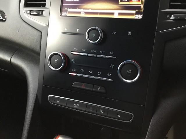 メガーヌ ルノー　スポール　アクティブブレーキ・追突軽減車・ハーフレザーヒーター付き・ナビ・フルセグＴＶ・カープレイ対応・Ｂｌｕｅｔｏｏｔｈ・ＵＳＢ・アダクティブクルーズコントロール・ブライドスポット・バックカメラ（21枚目）