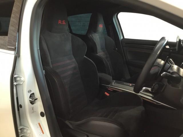 メガーヌ ルノー　スポール　アクティブブレーキ・追突軽減車・ハーフレザーヒーター付き・ナビ・フルセグＴＶ・カープレイ対応・Ｂｌｕｅｔｏｏｔｈ・ＵＳＢ・アダクティブクルーズコントロール・ブライドスポット・バックカメラ（27枚目）