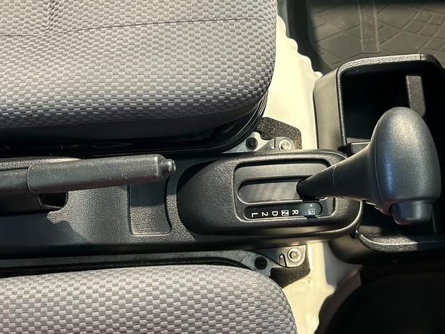 ハイゼットトラック ジャンボＳＡＩＩＩｔ　４ＷＤ　ＣＤオーディオ　衝突被害軽減ブレーキ　荷台ライト　ドラレコ（12枚目）