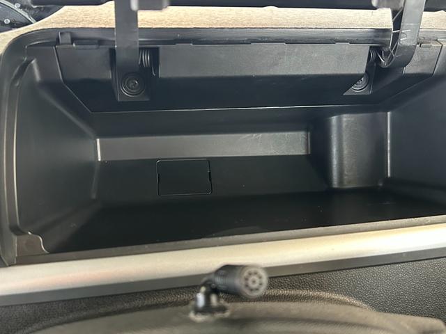 タント カスタムＸ　トップエディションＳＡＩＩＩ　ナビ　片側電動スライドドア　プッシュボタンスタ－ト　オ－トハイビ－ム　アイドリングストップ機能　衝突被害軽減ブレーキ　バックカメラ（19枚目）