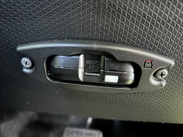 タント ファンクロス　ナビ　ドラレコ　ＥＴＣ　プッシュボタンスタ－ト　両側電動スライドドア　コ－ナ－センサ－　アイドリングストップ機能　衝突被害軽減ブレーキ　パノラマモニタ－（10枚目）