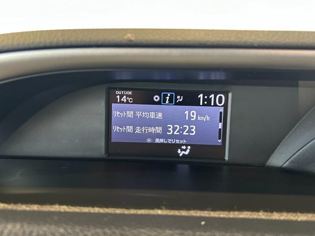 ヴォクシー ハイブリッドZS 煌II ナビ ETC プッシュボタンスタ-ト 衝突被害軽減ブレーキ 両側電動スライドドア シ-トヒ-タ- バックカメラ 3列シ-ト ハイブリッド LEDヘッドライト(4枚目)