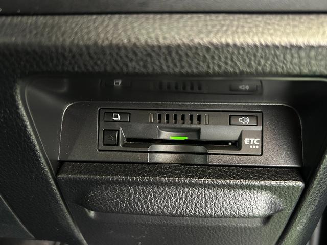 ヴォクシー ハイブリッドZS 煌II ナビ ETC プッシュボタンスタ-ト 衝突被害軽減ブレーキ 両側電動スライドドア シ-トヒ-タ- バックカメラ 3列シ-ト ハイブリッド LEDヘッドライト(8枚目)