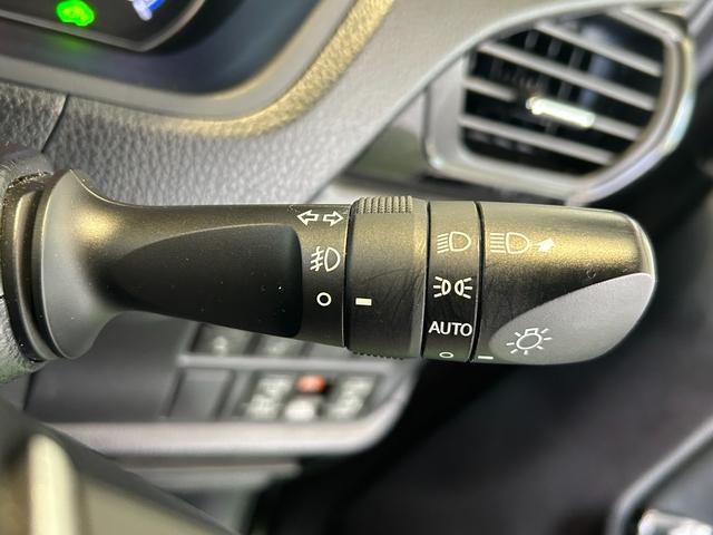 ヴォクシー ハイブリッドZS 煌II ナビ ETC プッシュボタンスタ-ト 衝突被害軽減ブレーキ 両側電動スライドドア シ-トヒ-タ- バックカメラ 3列シ-ト ハイブリッド LEDヘッドライト(14枚目)