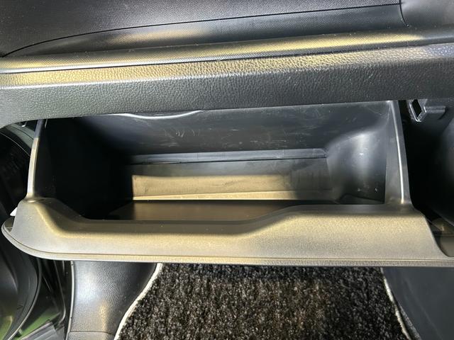 ヴォクシー ハイブリッドZS 煌II ナビ ETC プッシュボタンスタ-ト 衝突被害軽減ブレーキ 両側電動スライドドア シ-トヒ-タ- バックカメラ 3列シ-ト ハイブリッド LEDヘッドライト(22枚目)