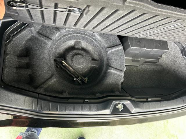 ヴォクシー ハイブリッドZS 煌II ナビ ETC プッシュボタンスタ-ト 衝突被害軽減ブレーキ 両側電動スライドドア シ-トヒ-タ- バックカメラ 3列シ-ト ハイブリッド LEDヘッドライト(28枚目)