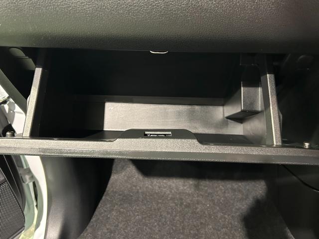 ムーヴキャンバス ストライプスＧ　電動パーキング　プッシュボタンスタ－ト　両側電動スライドドア　コ－ナ－センサ－　衝突被害軽減ブレーキ　アイドリングストップ機能　シ－トヒ－タ－　パノラマモニタ－対応　ＬＥＤヘッドライト（26枚目）