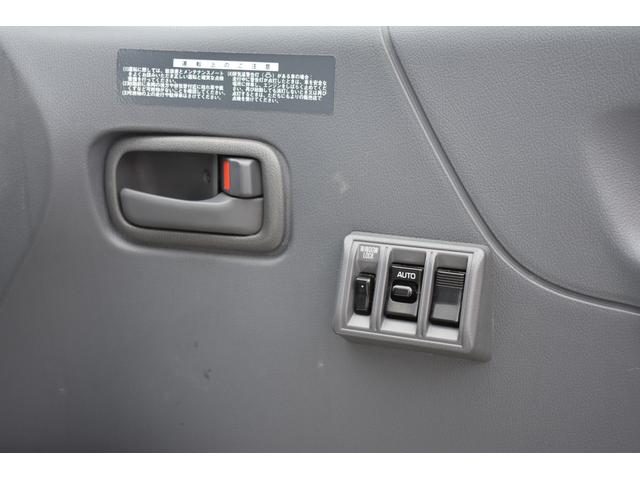 トヨタ ハイエースバン 救急車 サイレン スピーカー作動確認済み ストレッチャー付の中古車 車体価格118万円 1995 平成7 年式 走行1 2万キロ 車体色ホワイト 沖縄県糸満市賀数５０４ １ 株式会社ｌｕｃｕｓ沖縄店の在庫 グーネット中古車